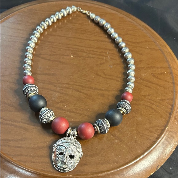 Elegant Red and Black Beaded Necklace Set! - Picture 4 of 16